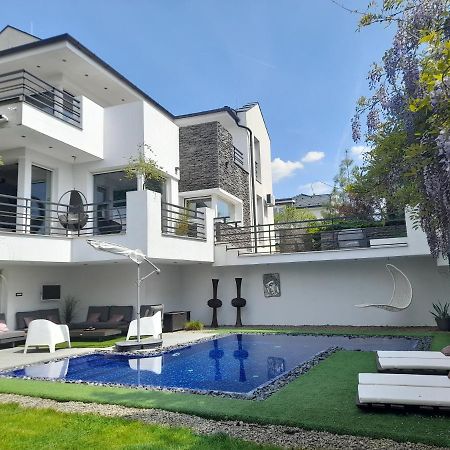 Private Family Villa Budaors Luaran gambar