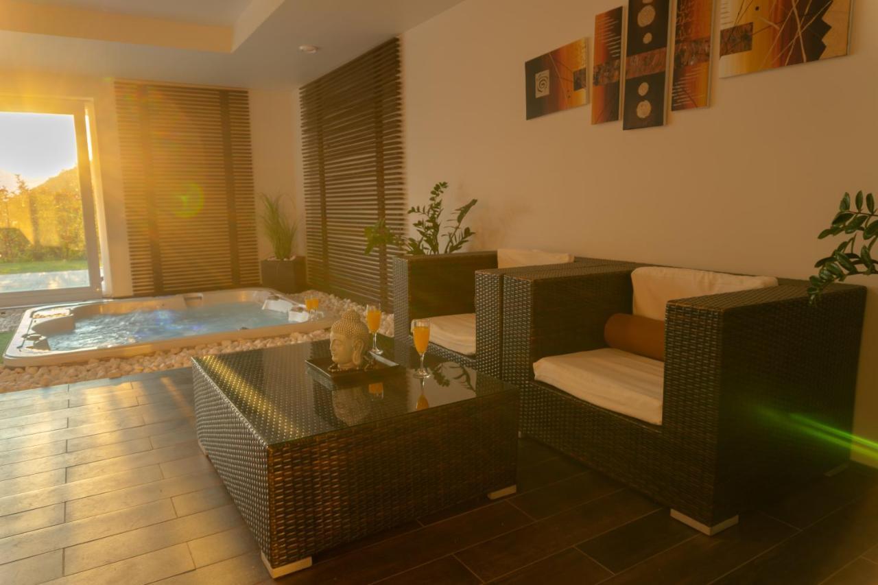 Private Family Villa Budaors Luaran gambar
