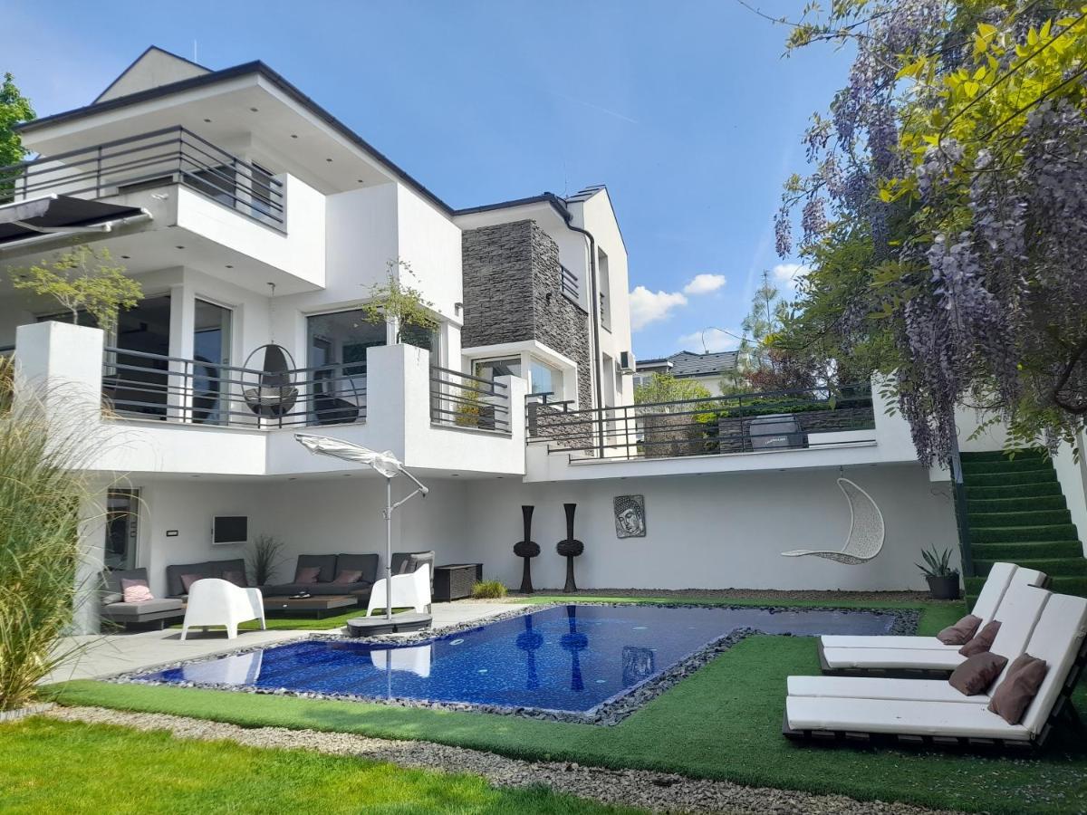 Private Family Villa Budaors Luaran gambar