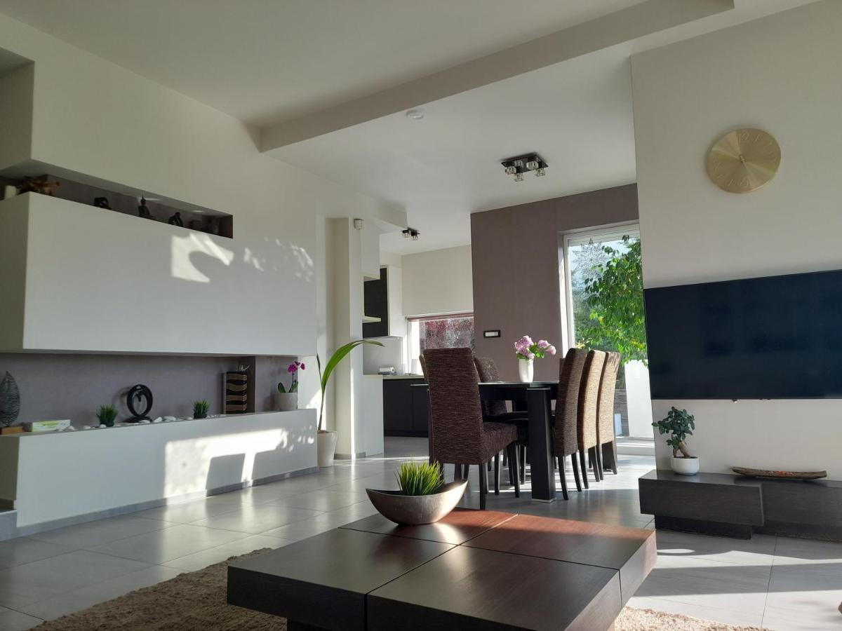 Private Family Villa Budaors Luaran gambar