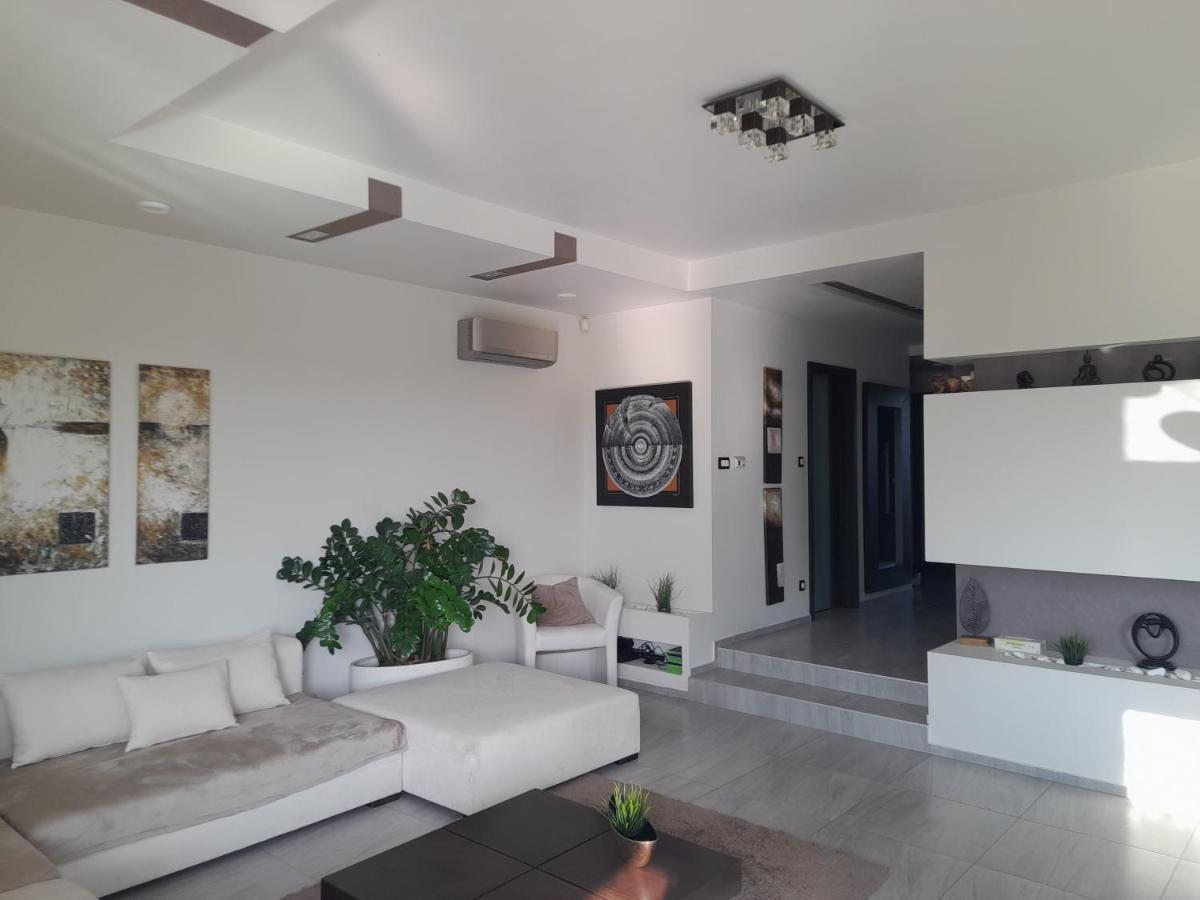 Private Family Villa Budaors Luaran gambar