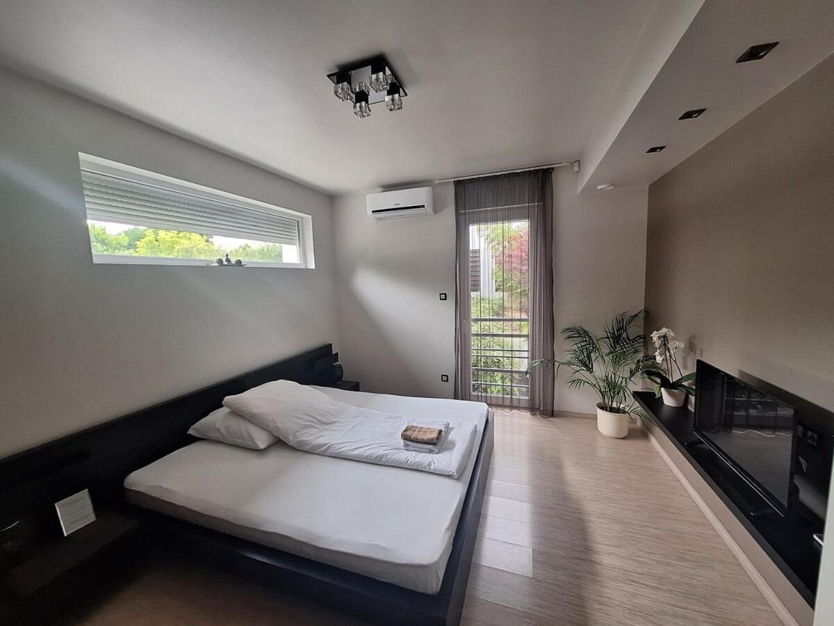 Private Family Villa Budaors Luaran gambar