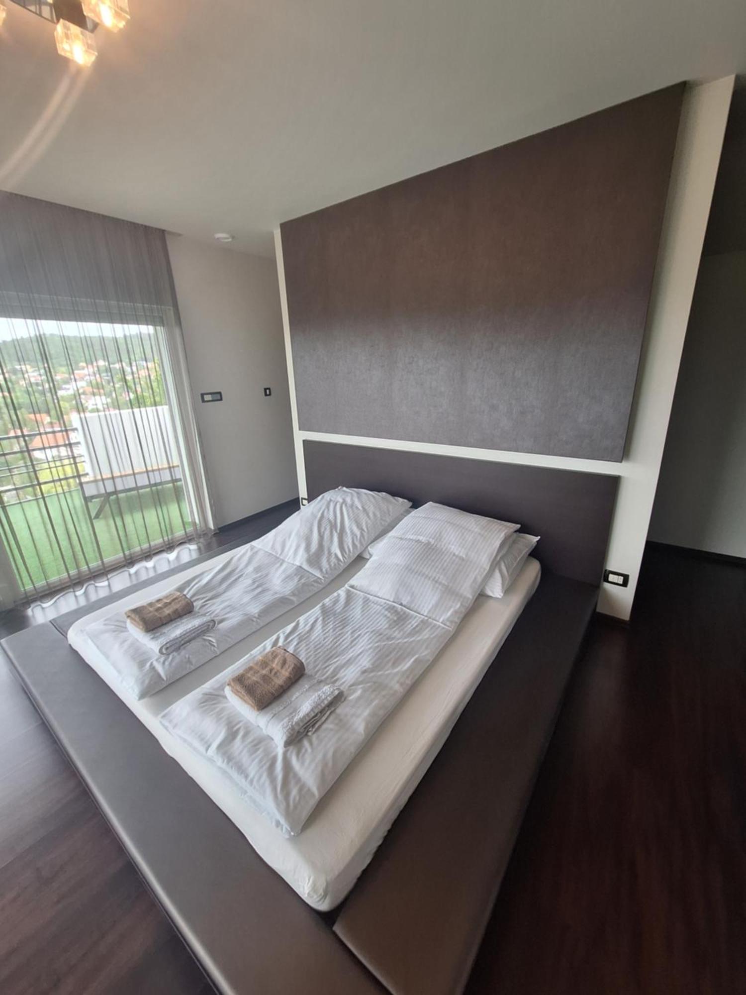 Private Family Villa Budaors Luaran gambar