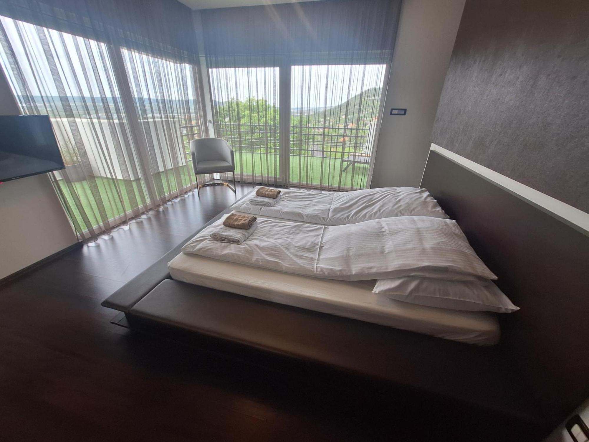Private Family Villa Budaors Luaran gambar