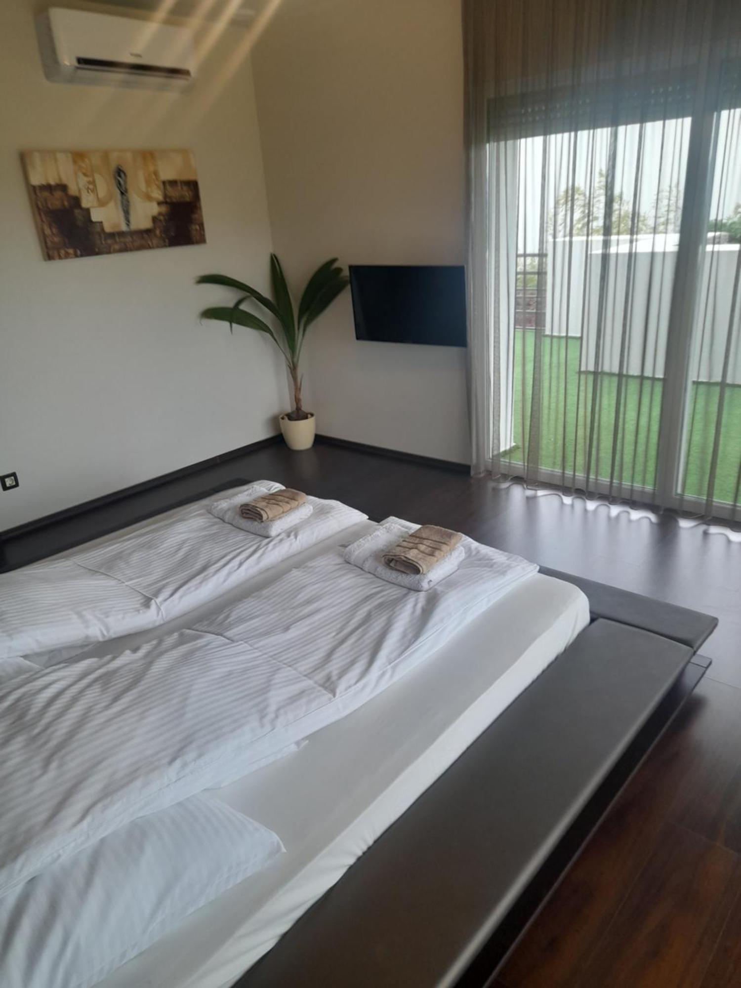 Private Family Villa Budaors Luaran gambar